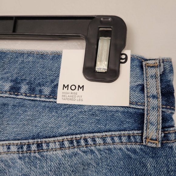 Forever 21 NWT Mom Jeans 29 Medium Wash Denim High Rise Relaxed Fit Tapered Leg - Picture 7 of 9